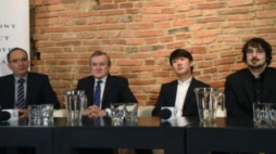 Dyrektor Artur Szklener, minister Piotr Gliński, Seong Jin-Cho i Charles Richard-Hamelin. Fot. PAP/R. Pietruszka
