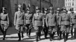 Getto lubelskie 1942 r. - wizyta H. Franka. Źródło: NAC