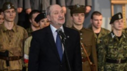 Minister Antoni Macierewicz w Zespole Szkół im. Michała Konarskiego w Warszawie. Fot. PAP/J. Kamiński