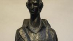 Odlew rzeźby Juliusza Słowackiego, który trafił do pałacu w Jaszunach. Źródło: MKiDN