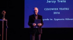 Jerzy Trela odebrał Nagrodę im. Zygmunta Huebnera podczas uroczystości w Teatrze Powszechnym. Fot. PAP/J. Kamiński