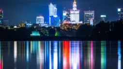 Panorama Warszawy wieczorem. Fot. PAP/L. Szymański