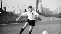 Lucjan Brychczy podczas meczu Legia Warszawa - Polonia Bytom. 15.10.1967. Fot. PAP/CAF/C. Langda