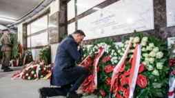 Prezydent złożył wieniec przy grobie ostatniego prezydenta na uchodźstwie Ryszarda Kaczorowskiego. Fot. PAP/L. Szymański