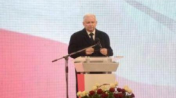 Prezes PiS Jarosław Kaczyński przemawia podczas Apelu Pamięci w 6. rocznicę katastrofy smoleńskiej. Fot.PAP/B. Zborowski