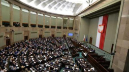 Posłowie na sali obrad podczas posiedzenia Sejmu. Fot. PAP/M. Obara