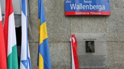 Uroczystość odsłonięcia tablicy poświęconej Raoulowi Wallenbergowi z okazji nadania ulicy jego imienia. Fot. PAP/R. Guz