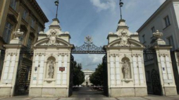 Brama Uniwersytetu Warszawskiego. Fot. PAP/R. Pietruszka