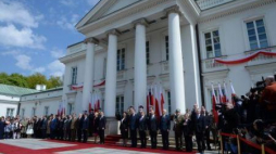 Uroczystości Dnia Flagi z udziałem prezydenta A. Dudy przed Belwederem. Fot. PAP/J. Turczyk