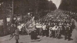 Manifestacja w Warszawie w 125. rocznicę uchwalenia Konstytucji 3 Maja. Źródło: BN Polona