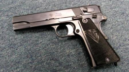 Pistolet samopowtarzalny VIS wz 35. Fot. PAP/T. Gzell