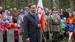 Prezydent Andrzej Duda podczas uroczystości na cmentarzu w Hakvik. 25.05.2016. Fot. PAP/P. Supernak 