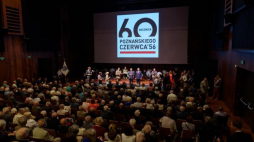 Uroczystości w Poznaniu, podczas których zostali odznaczeni uczestnicy Poznańskiego Czerwca ’56. Fot. PAP/J. Kaczmarczyk