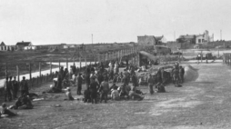 Pacyfikacja Zamojszczcyzny - obóz w Biłgoraju 1.1.1942 r. Fot. PAP/GKBZNwP