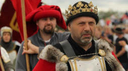 Odgrywający rolę króla Władysława Jagiełły - Jacek Szymański. Fot. PAP/T. Waszczuk