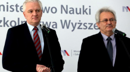 Wicepremier, minister nauki Jarosław Gowin (L) i przewodniczący Rady NPRH Włodzimierz Bolecki. Fot. PAP/T. Gzell 