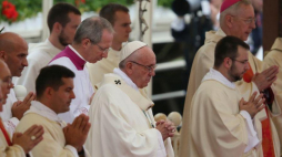 Papież Franciszek podczas mszy św. odprawionej w Klasztorze Jasnogórskim. Fot. PAP/P. Supernak 