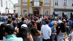Pielgrzymi, uczestnicy ŚDM, zwiedzają Wadowice. Fot. PAP/S. Rozpędzik 
