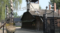 Muzeum Auschwitz - brama. Fot. PAP/P. Supernak