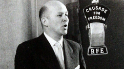 Jan Nowak-Jeziorański w Radiu Wolna Europa. 1959 r. Fot. PAP/P. Kula