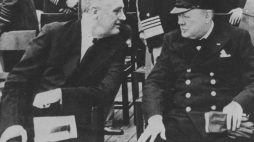 Premier W. Brytanii Winston Churchill i prezydent USA Franklin D. Roosevelt na pokładzie "Prince of Wales". Źródło: NAC