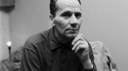 Miron Białoszewski, poeta, prozaik, dramatopisarz i aktor teatralny. Fot. PAP/H. Rosiak