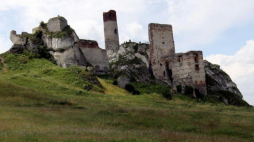 Ruiny zamku królewskiego w Olsztynie koło Częstochowy. Fot. PAP/W. Deska 