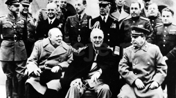 Konferencja w Jałcie, luty 1945. Od lewej: Winston Churchill, Franklin Delano Roosevelt i Józef Stalin. Fot. PAP/CAF