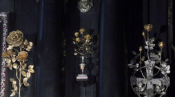 Najwyższe odznaczenie papieskie - złota róża (C) podarowana ojcom paulinom przez papieża Franciszka. Fot. PAP/W. Deska