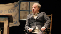 Edward Kusztal w sztuce  "Porucznik z Inishmore" w teatrze im. Żeromskiego w Kielcach Fot. PAP/P. Polak