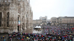Ceremonia żałobna Dario Fo na Piazza Duomo w Mediolanie. Fot. PAP/EPA