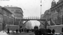 Warszawskie getto - most nad ulicą Chłodną. Fot. NAC