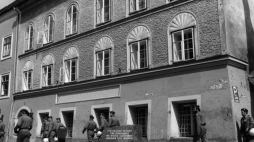 Braunau am Inn - dom, w którym urodził się Hitler. Fot. PAP/EPA