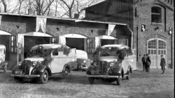 Uroczystość poświęcenia karetek pogotowia w Krakowie - listopad 1937 r. Źródło: NAC