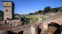 Widok nowootwartego Circus Maximus po 7 latach wykopalisk. Fot. PAP/EPA