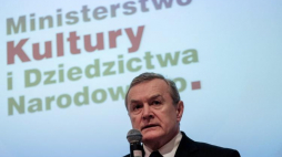 Minister kultury i dziedzictwa narodowego Piotr Gliński podczas konferencji na temat programu "Niepodległa". Fot. PAP/M. Obara