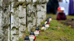 Pogrzeb szczątków 27 żołnierzy Wojska Polskiego, obrońców Lwowa w 1939 r. na cmentarzu w Mościskach na Ukrainie. Fot. PAP/D. Delmanowicz