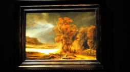 Obraz "Krajobraz z miłosiernym Samarytaninem" Rembrandta. Fot. PAP/M. Bielecki