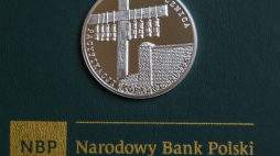 Moneta NBP upamiętniająca 35. rocznicę pacyfikacji kopalni Wujek. Fot. PAP/J. Kamiński 