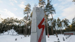 Zdewastowana polska część cmentarza ofiar NKWD w Bykowni. 25.01.2017. Fot. PAP/EPA