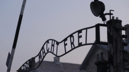 Brama byłego niemieckiego obozu KL Auschwitz. Fot. PAP/A. Grygiel 