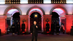 Prezydent Andrzej Duda (C) podczas apelu pamięci przed Grobem Nieznanego Żołnierza w Narodowy Dzień Pamięci Żołnierzy Wyklętych. Fot. PAP/B. Zborowski