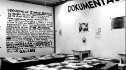 Widok wystawy "Żywe Archiwum" w Galerii Foksal, 1971, fot. Archiwum Galerii Foksal