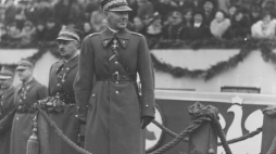 Generalny Inspektor Sił Zbrojnych marszałek Edward Rydz-Śmigły podczas defilady. Warszawa, 11.11.1937. Źródło: NAC