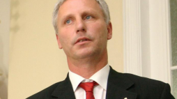 Miklos Soltesz - sekretarz stanu w węgierskim Ministerstwie ds. Zasobów Ludzkich. 2011 r. Fot. PAP/P. Kula 