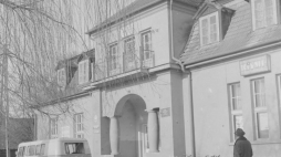 Dom Ludowy im. Wincentego Witosa w Wierzchosławicach. 1974 r. Fot. NAC