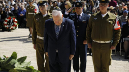 Prezydent Reuven Rivlin podczas uroczystości Dzień Pamięci o Ofiarach i Bohaterach Holokaustu.  Fot. PAP/EPA   