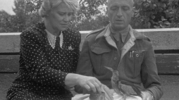 Jan Żabiński z żoną Antoniną. Warszawa, 1947 r. Fot. PAP/CAF/S. Dąbrowiecki
