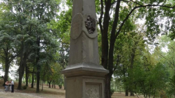 Pomnik Adama Mickiewicza w Zbarażu - po konserwacji. Fot. Mikołaj Falkowski
