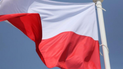 Flaga Rzeczypospolitej Polskiej. Fot. PAP/L. Szymański